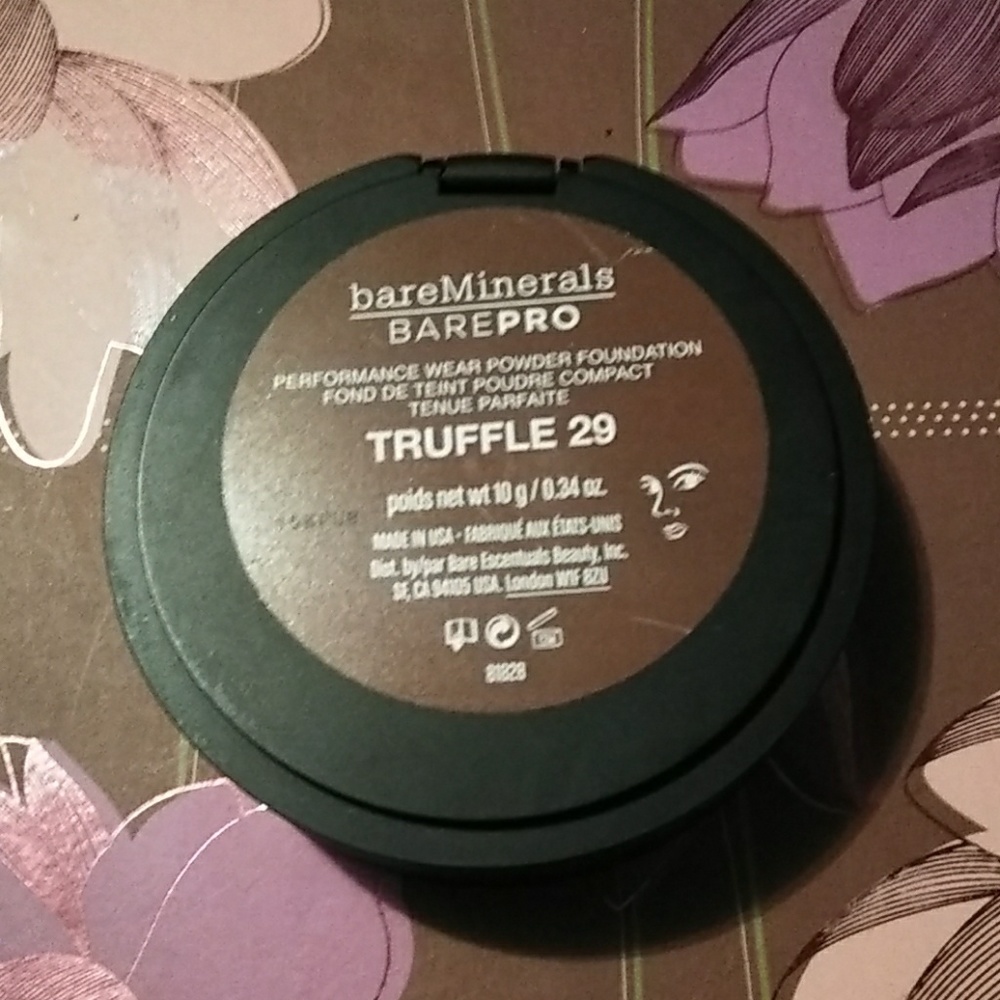 BareMinerals BarePro Foundation - Picture 2 of 3